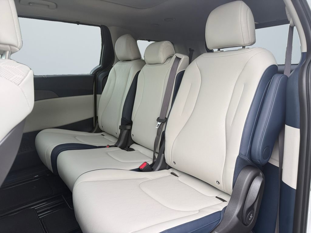 New 2026 Kia Carnival SX w/ SX Dark Edition Package FWD image 13