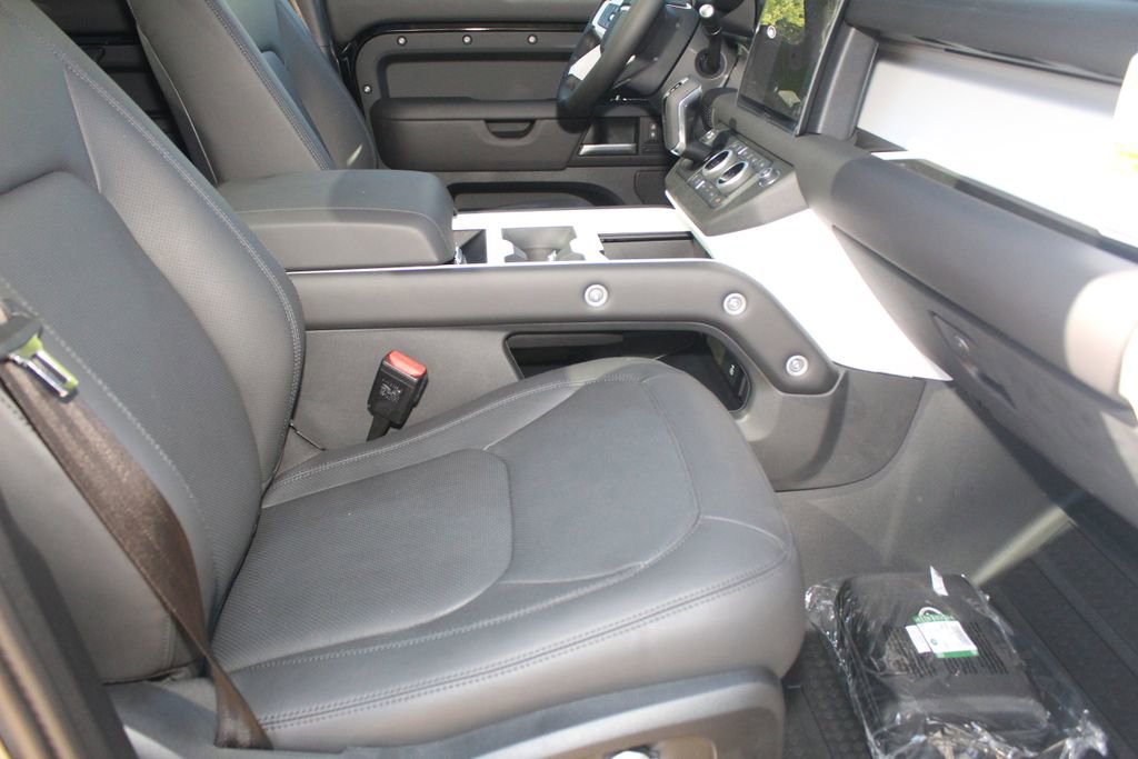 New 2025 Land Rover Defender 130 S image 3