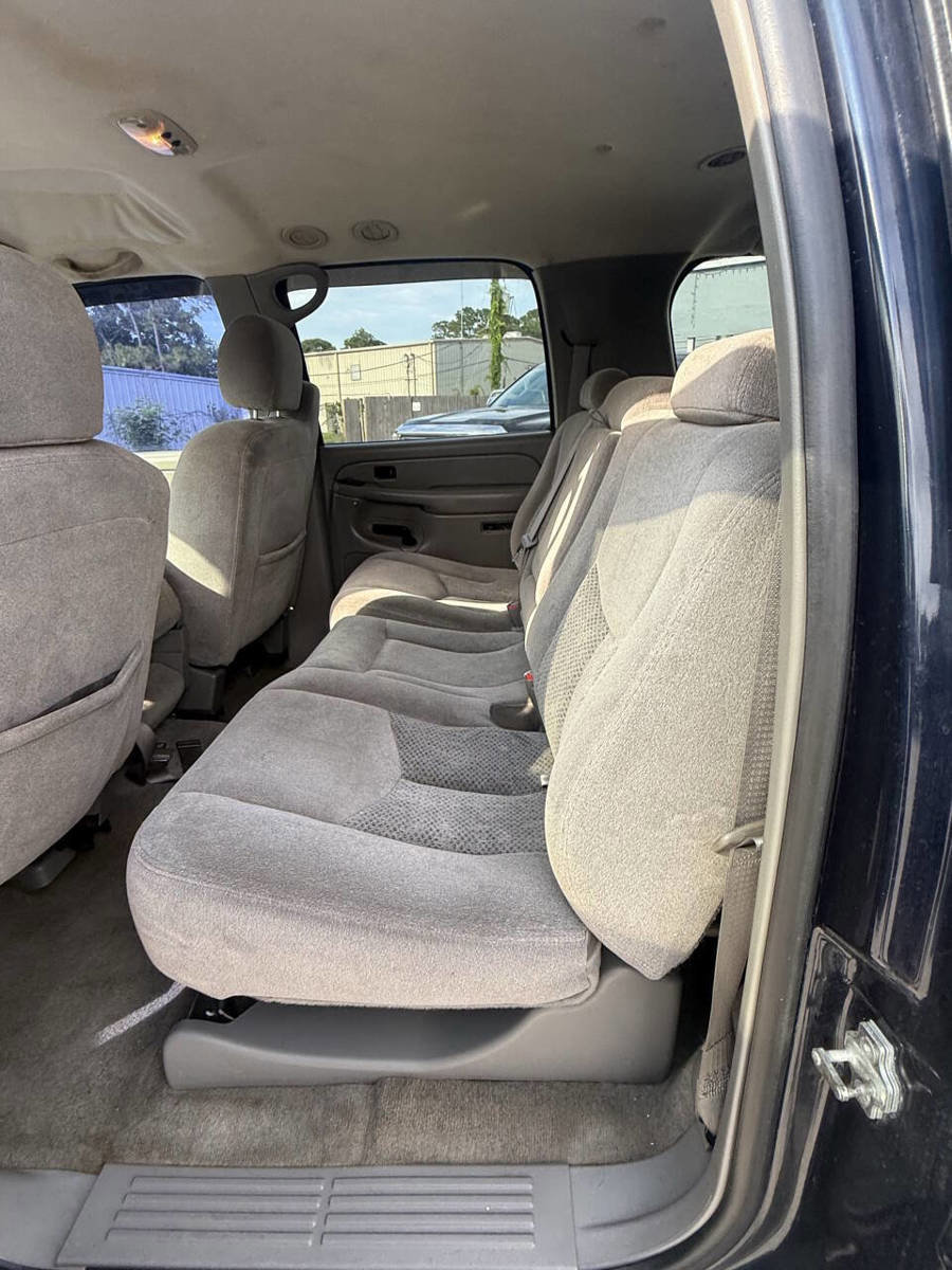 Used 2006 Chevrolet Suburban LS w/ Smart Select Package RWD image 13