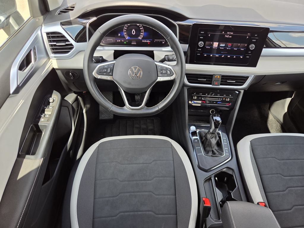 Used 2026 Volkswagen Taos SE FWD image 13