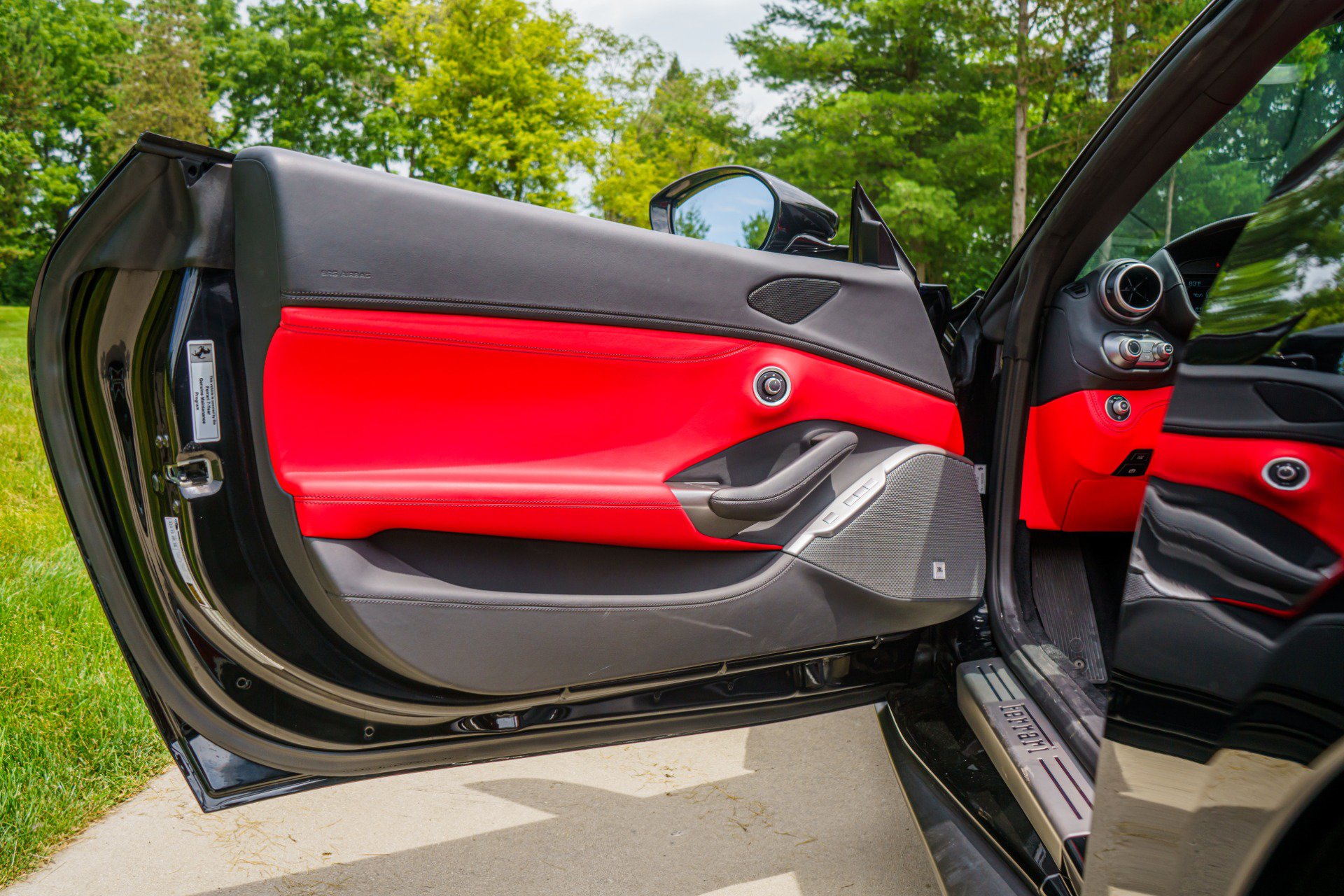 Used 2019 Ferrari Portofino RWD image 58
