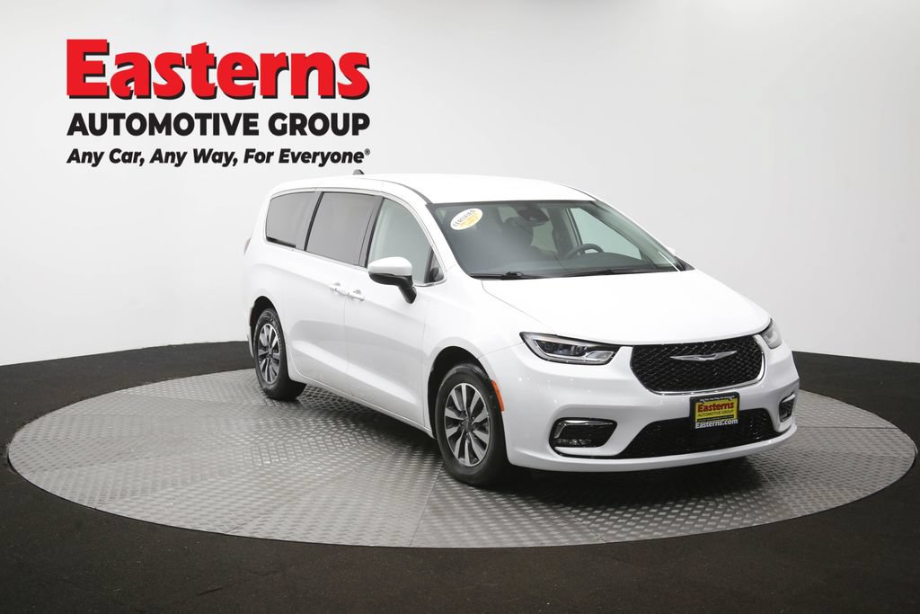 Used 2023 Chrysler Pacifica Touring-L FWD image 53