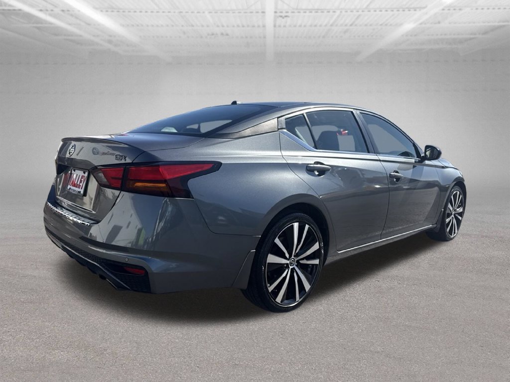 Used 2022 Nissan Altima 2.5 SR FWD image 13