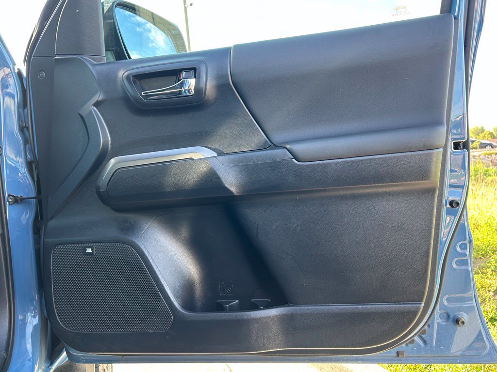 Used 2019 Toyota Tacoma TRD Sport AWD/4WD image 29