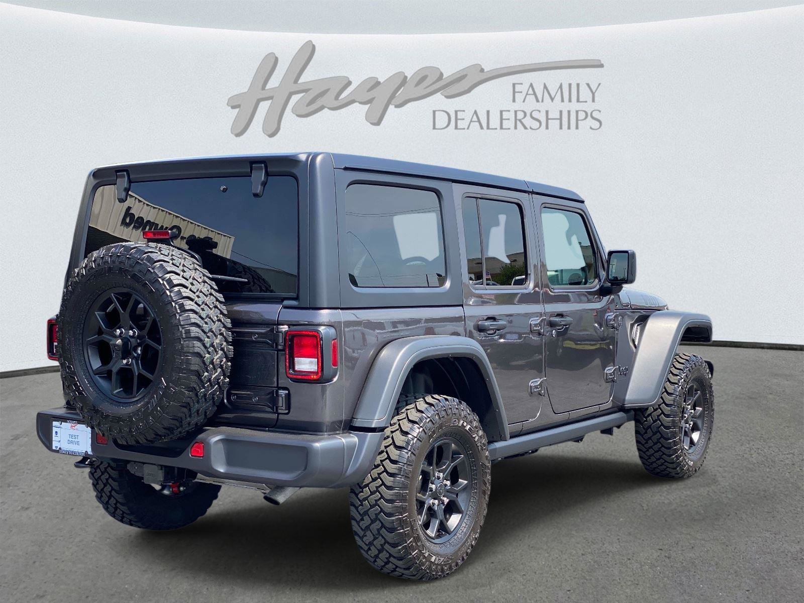 Used 2025 Jeep Wrangler Willys AWD/4WD image 3