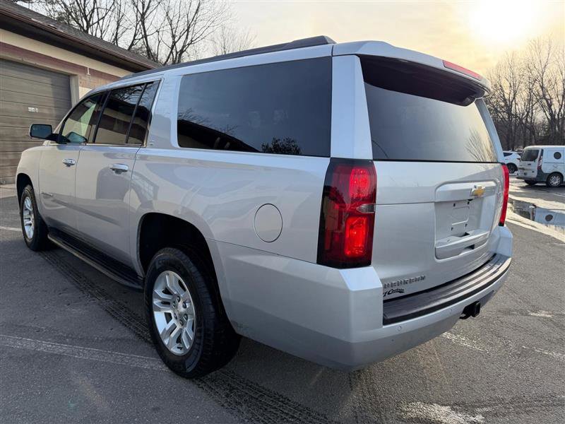 Used 2019 Chevrolet Suburban LT image 4
