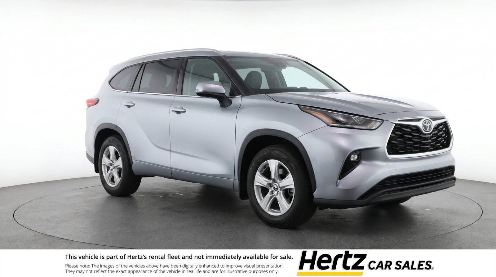 Used 2025 Toyota Highlander LE FWD image 1