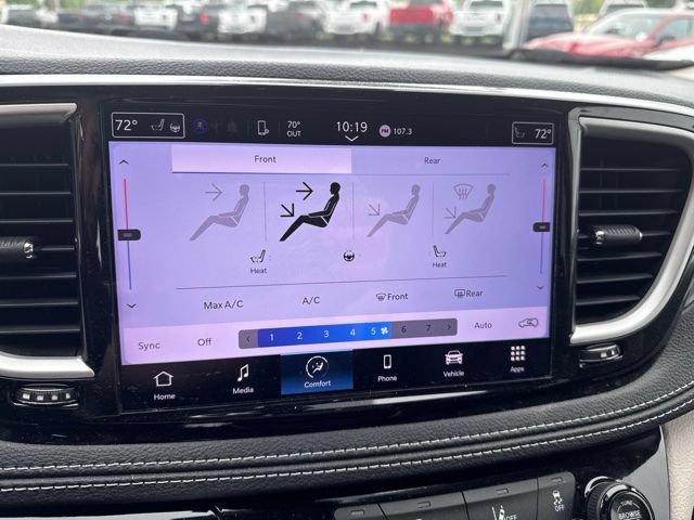 Used 2023 Chrysler Pacifica Touring-L FWD image 15