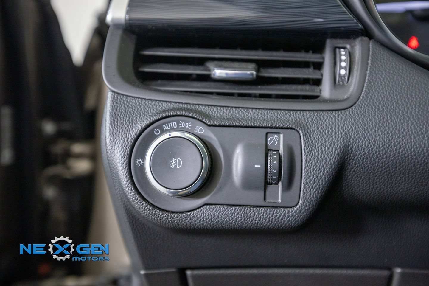 Used 2018 Buick Envision Preferred FWD image 13