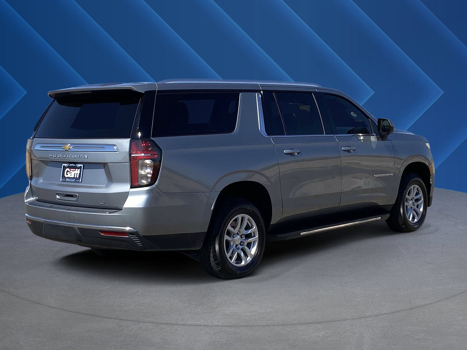 Used 2024 Chevrolet Suburban LT RWD image 3