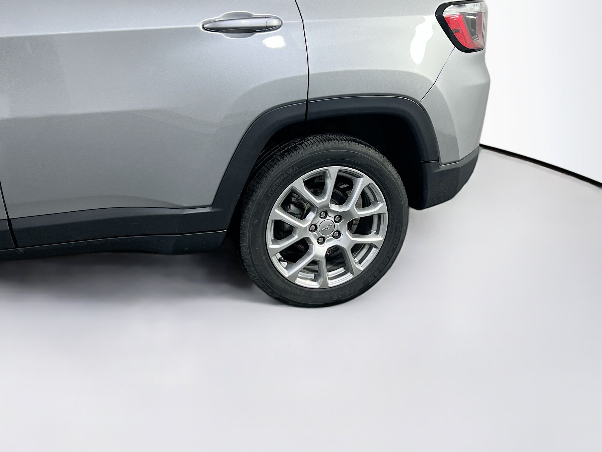 Used 2022 Jeep Compass Latitude AWD/4WD image 28