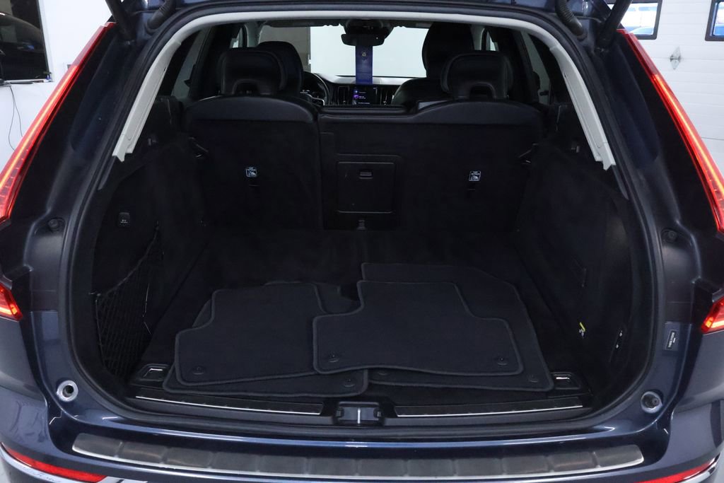 Used 2019 Volvo XC60 T8 Inscription w/ Advanced Package image 17