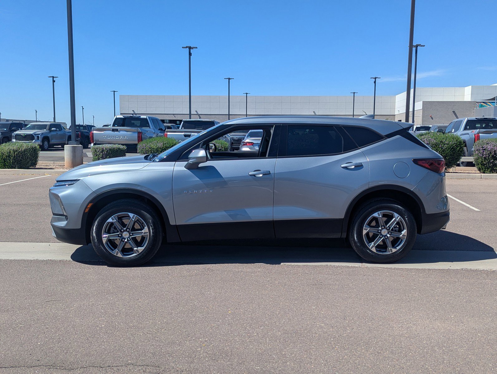 Used 2023 Chevrolet Blazer LT image 2