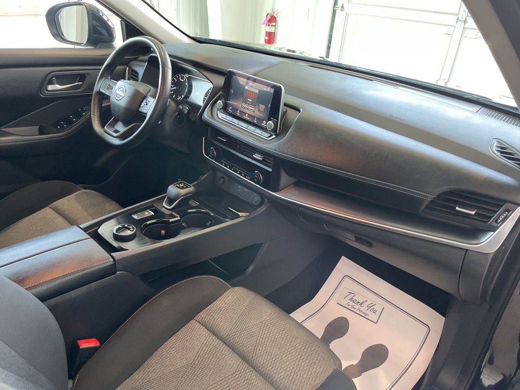 Used 2025 Nissan Rogue SV image 18