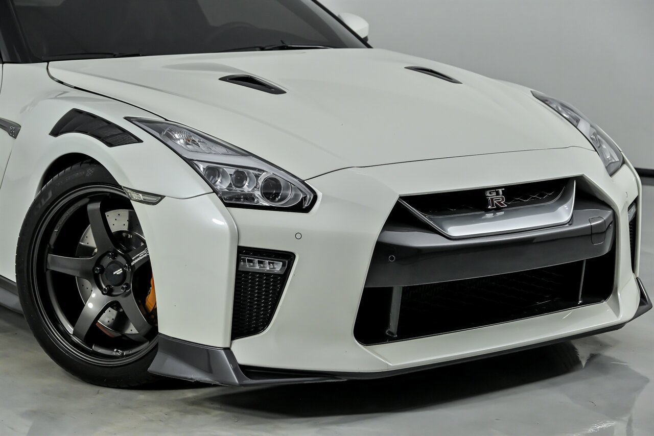 Used 2019 Nissan GT-R Premium w/ Premium Interior Package AWD/4WD image 3