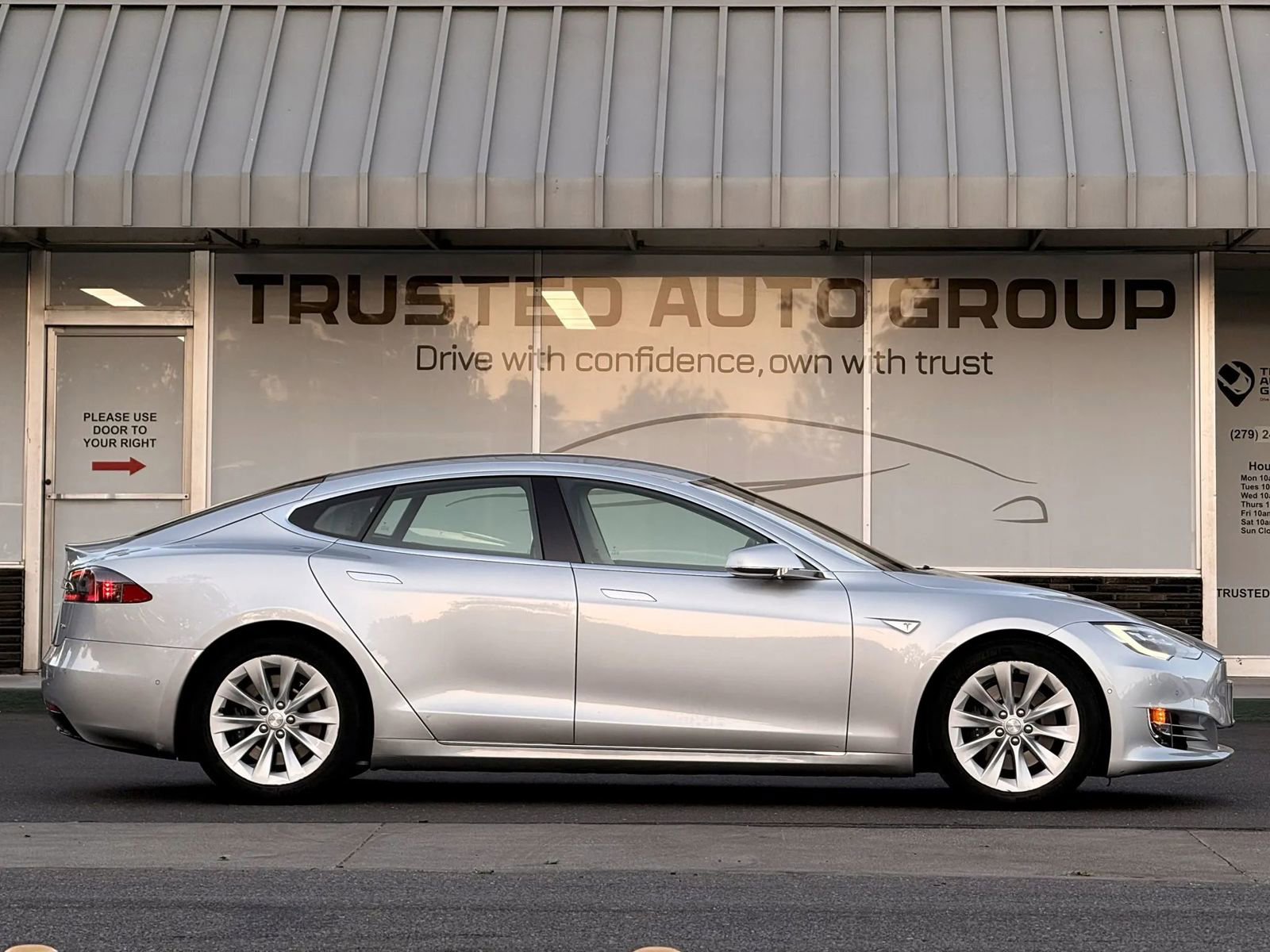 Used 2016 Tesla Model S 70D AWD/4WD image 5