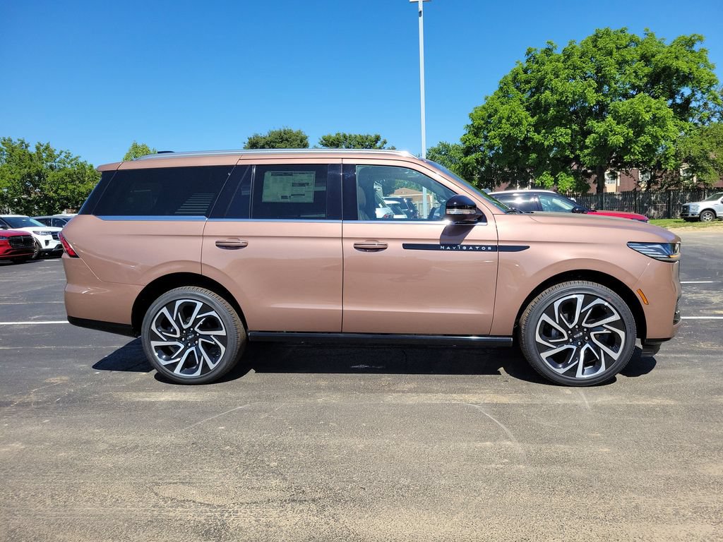 New 2026 Lincoln Navigator Black Label AWD/4WD image 3