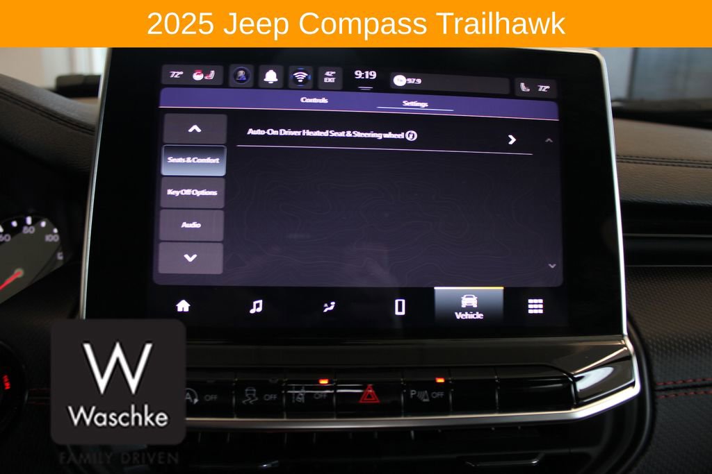 Used 2025 Jeep Compass Trailhawk w/ Trailhawk Convenience Group AWD/4WD image 55
