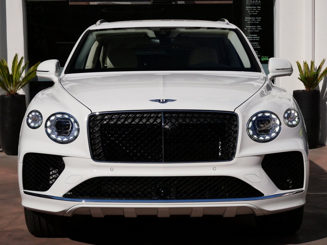 New 2025 Bentley Bentayga Plug-In Hybrid image 10