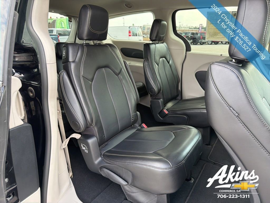 Used 2024 Chrysler Pacifica Touring-L image 19