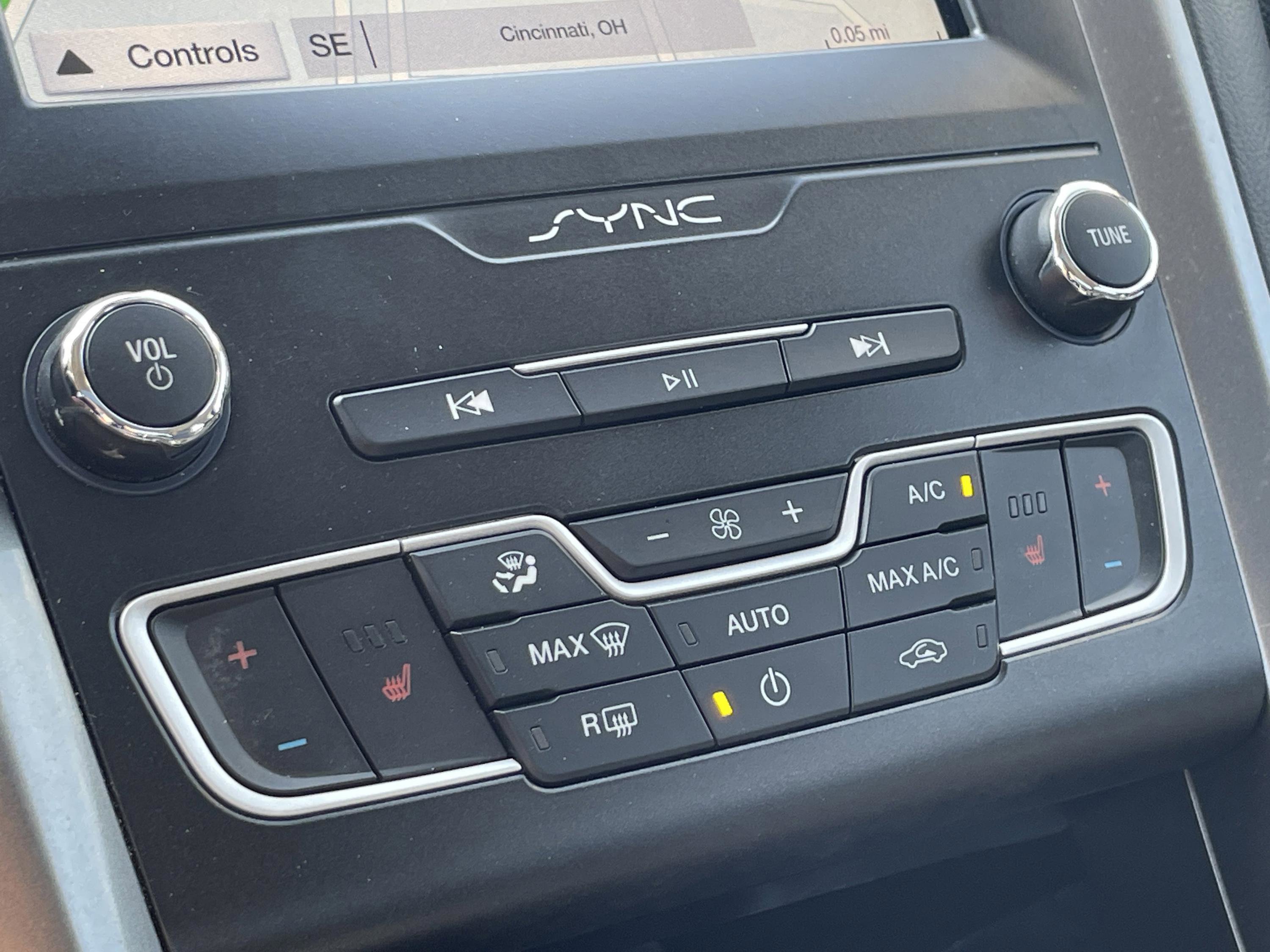 Used 2019 Ford Fusion SEL FWD image 9