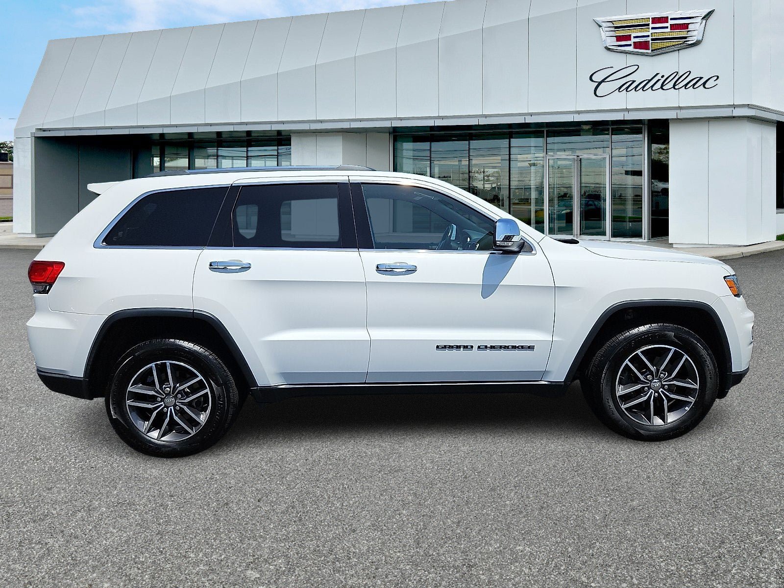 Used 2018 Jeep Grand Cherokee Limited AWD/4WD image 7
