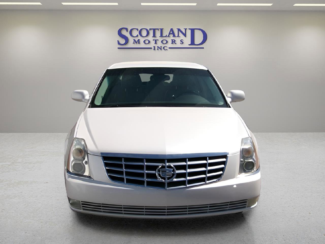 Used 2011 Cadillac DTS image 3