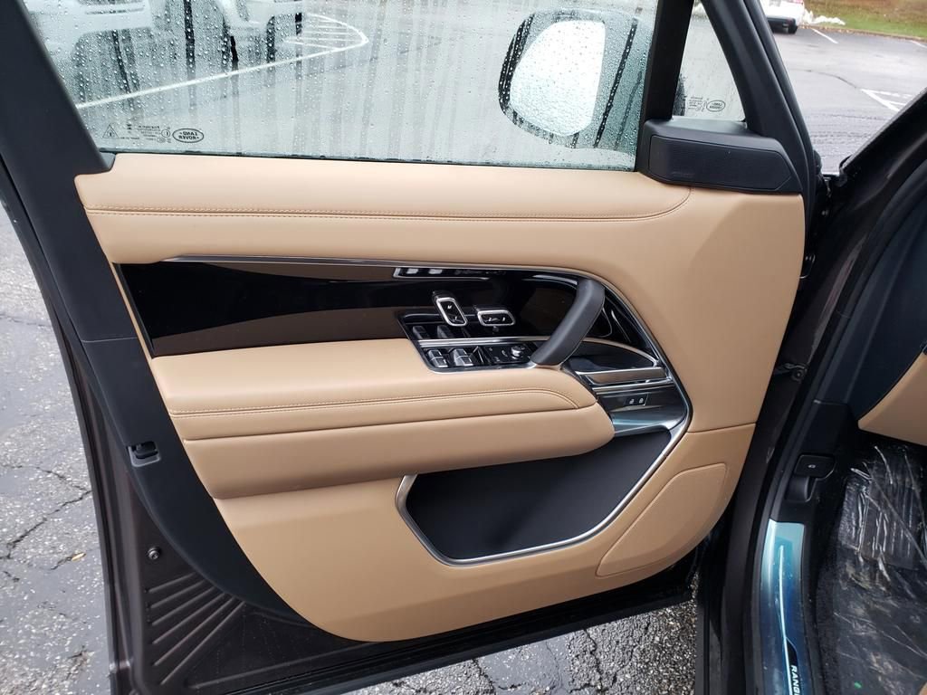 New 2025 Land Rover Range Rover SE image 7