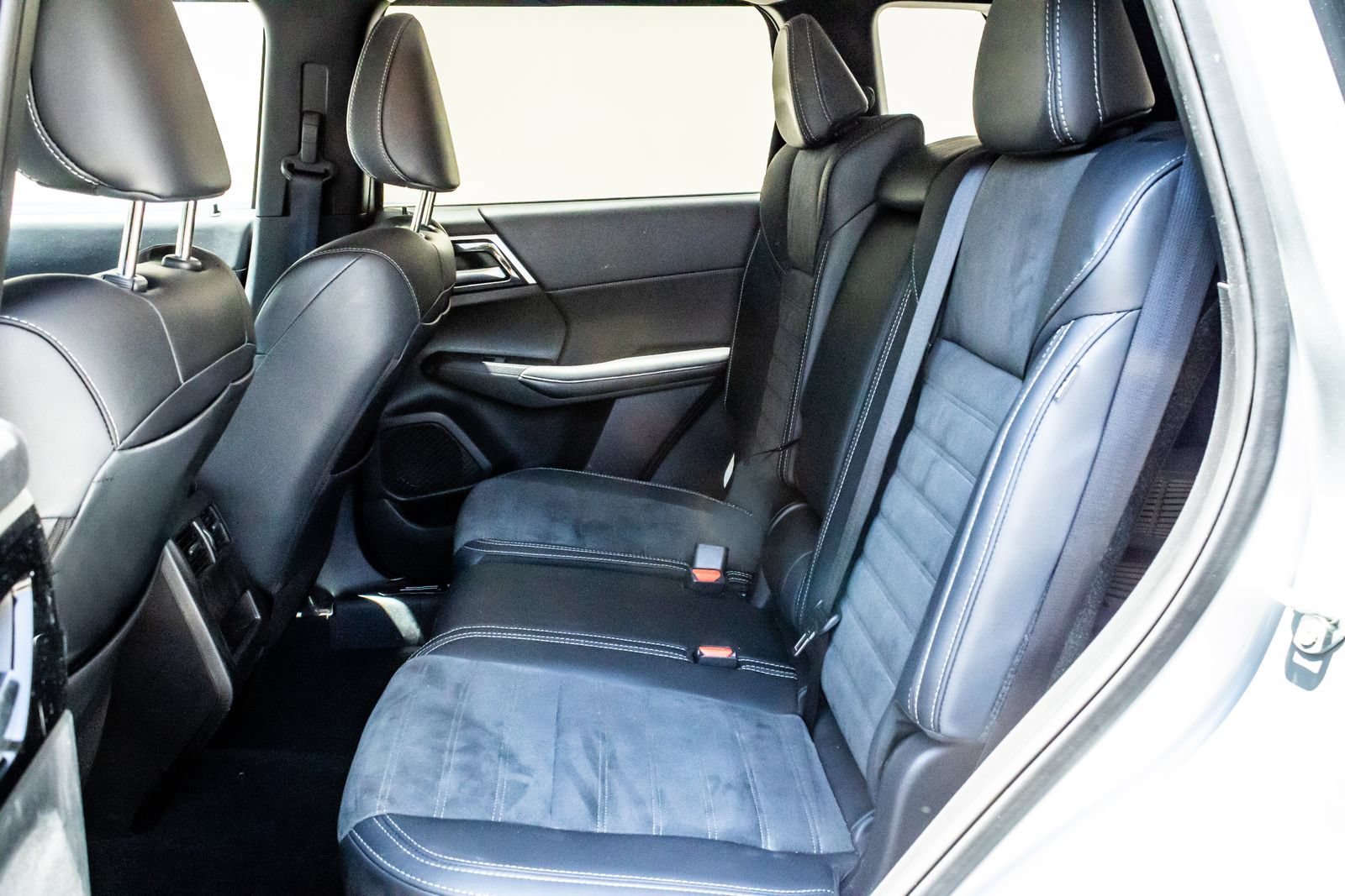 Used 2024 Mitsubishi Outlander SE AWD/4WD image 13