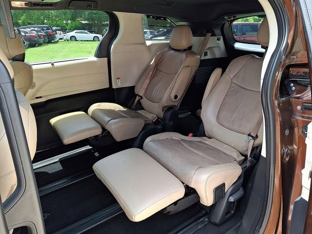 Used 2021 Toyota Sienna Limited image 13
