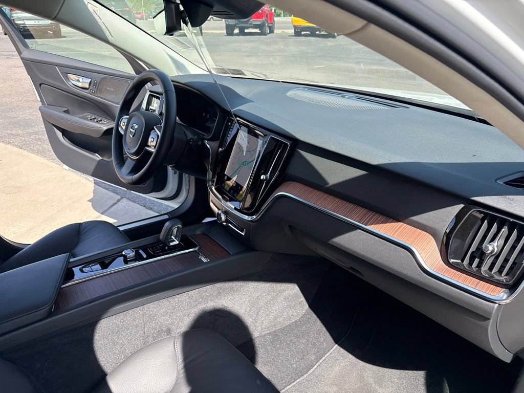 Certified 2024 Volvo V60 B5 Cross Country Plus w/ Protection Package Premier AWD/4WD image 34