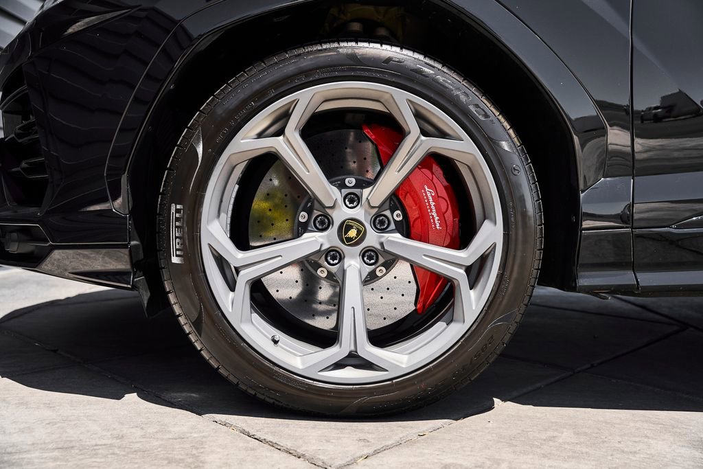 Used 2022 Lamborghini Urus AWD/4WD image 3