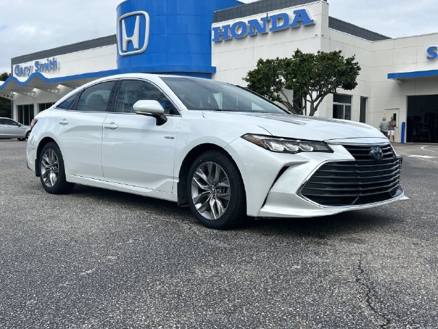 Used 2020 Toyota Avalon XLE w/ Moonroof Package FWD image 2