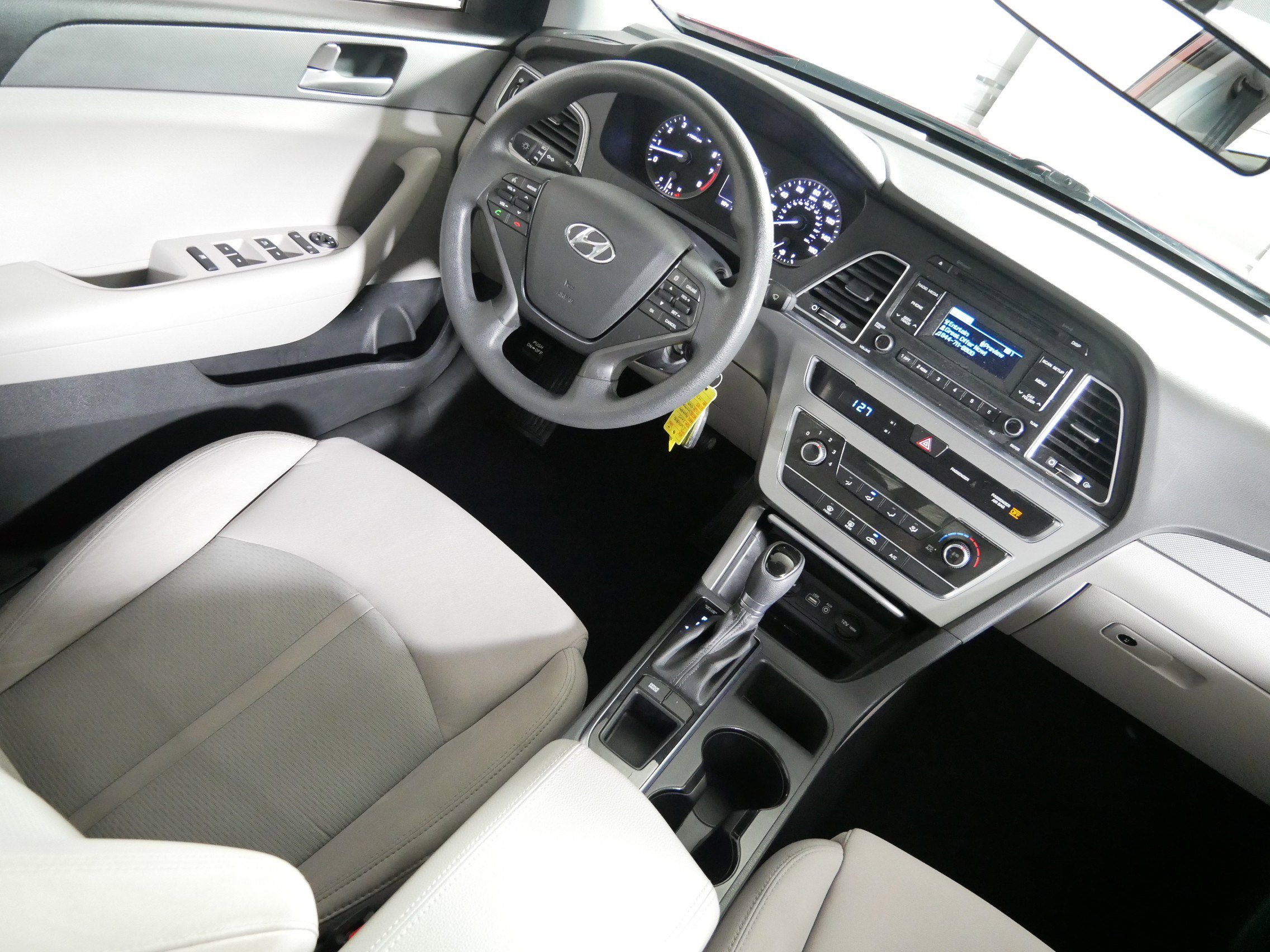 Used 2015 Hyundai Sonata SE image 9