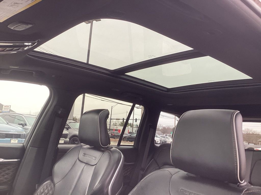 Used 2022 Jeep Grand Cherokee Summit w/ Adv Protech Group IV image 17