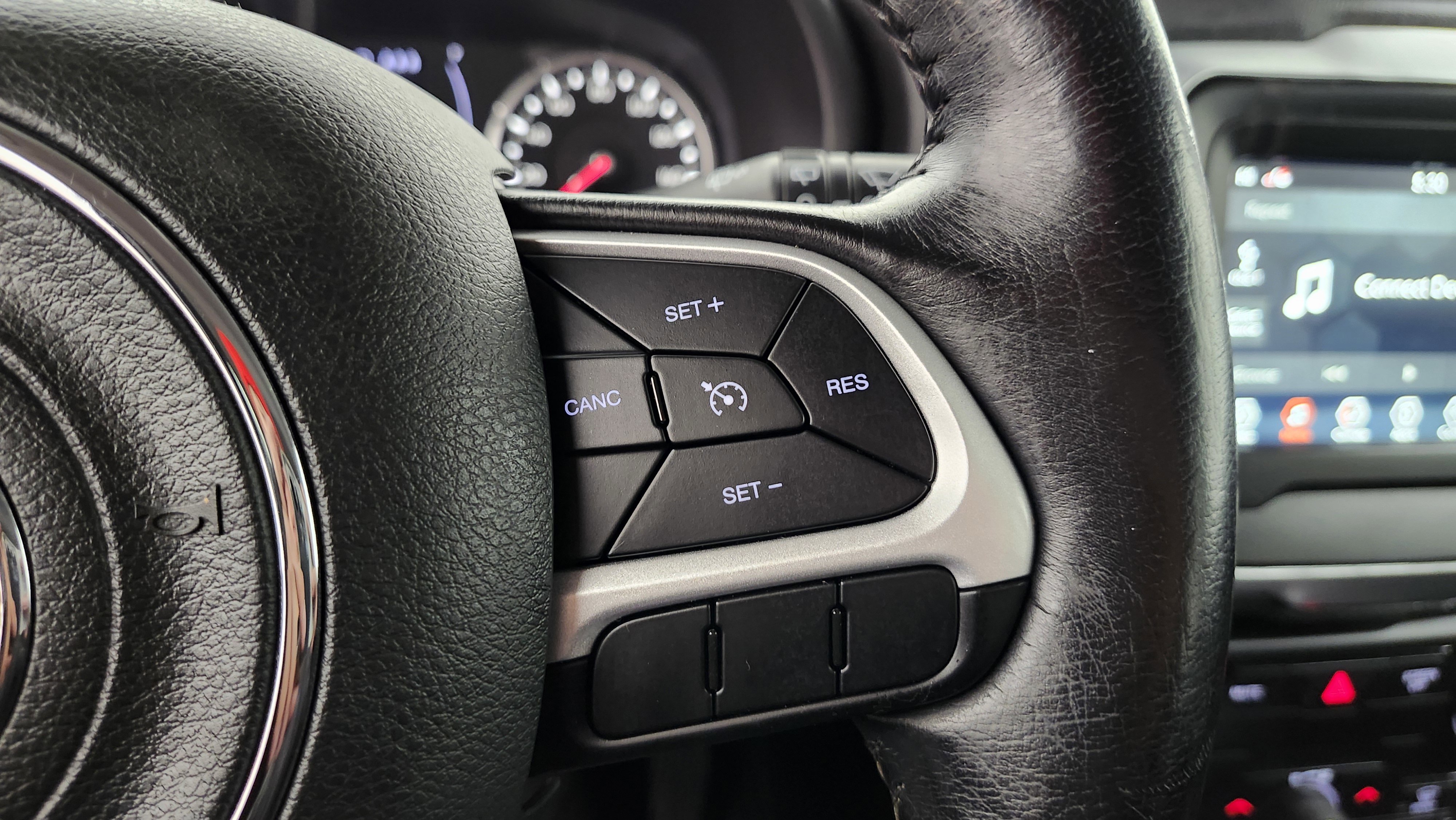 Used 2019 Jeep Renegade Latitude w/ Cold Weather Group image 30