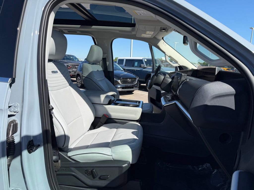 Used 2025 Ford Expedition Max Platinum w/ Platinum Ultimate Package AWD/4WD image 18