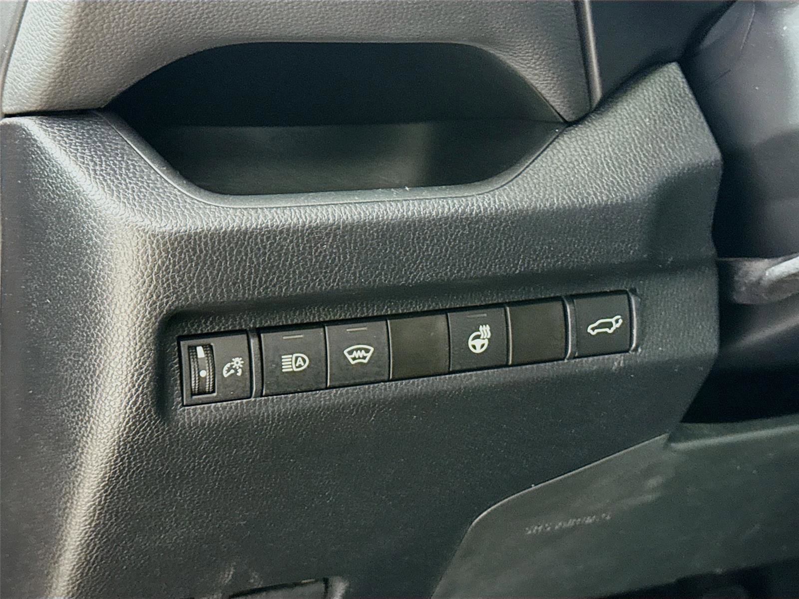 Used 2023 Toyota RAV4 XLE Premium image 10