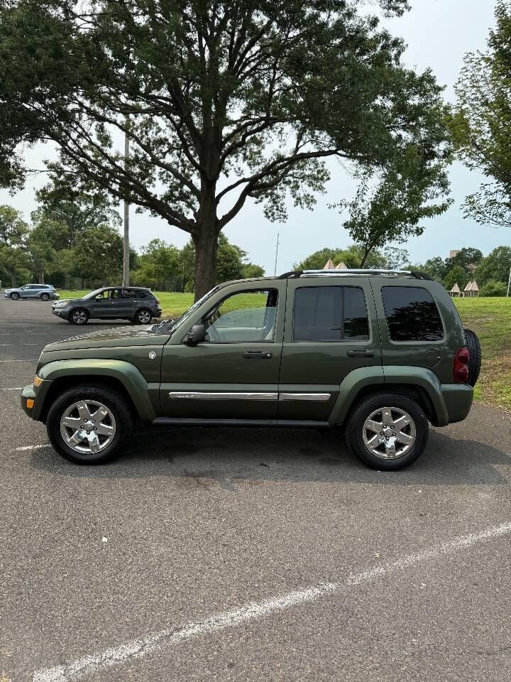 Used 2007 Jeep Liberty Limited AWD/4WD image 4