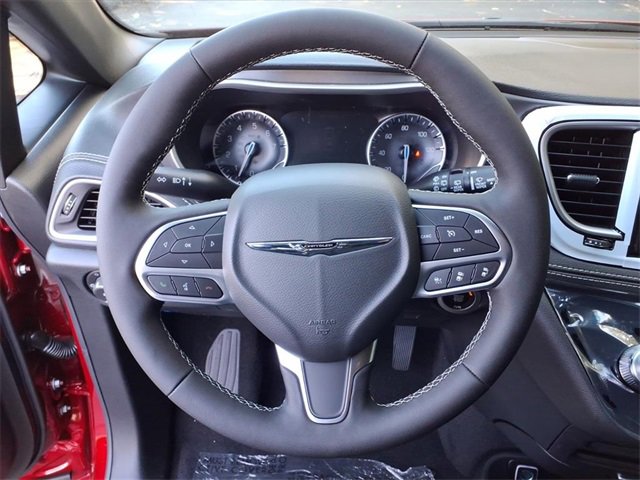 New 2026 Chrysler Pacifica Select image 17