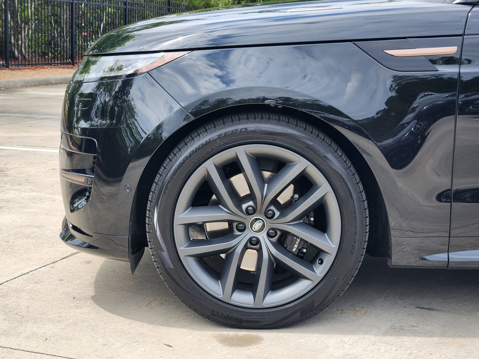 Used 2023 Land Rover Range Rover Sport SE Dynamic image 10