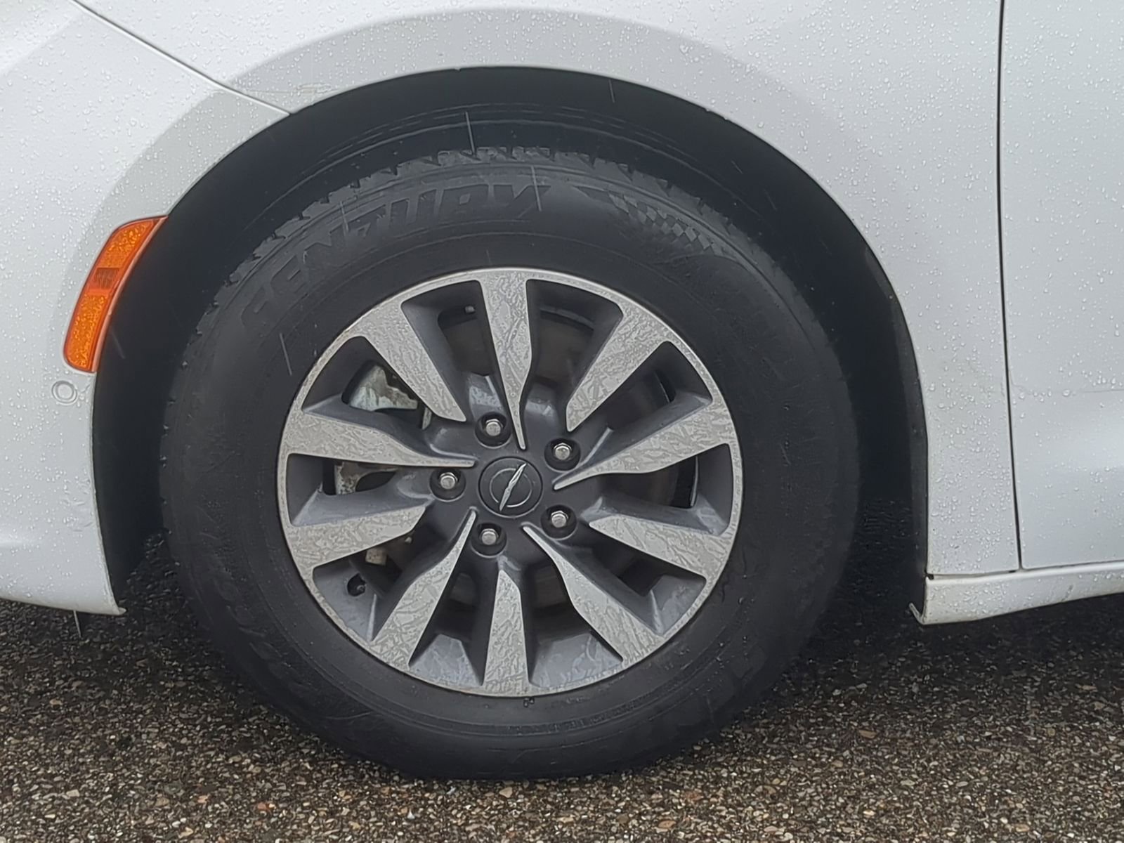 Used 2021 Chrysler Pacifica Touring-L FWD image 19