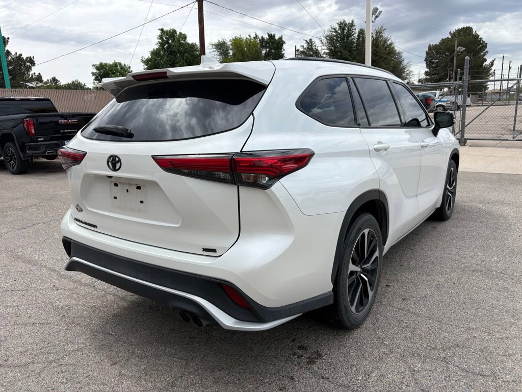 Used 2021 Toyota Highlander XSE FWD image 4