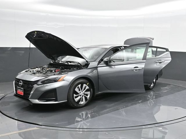 Used 2025 Nissan Altima 2.5 S FWD image 46
