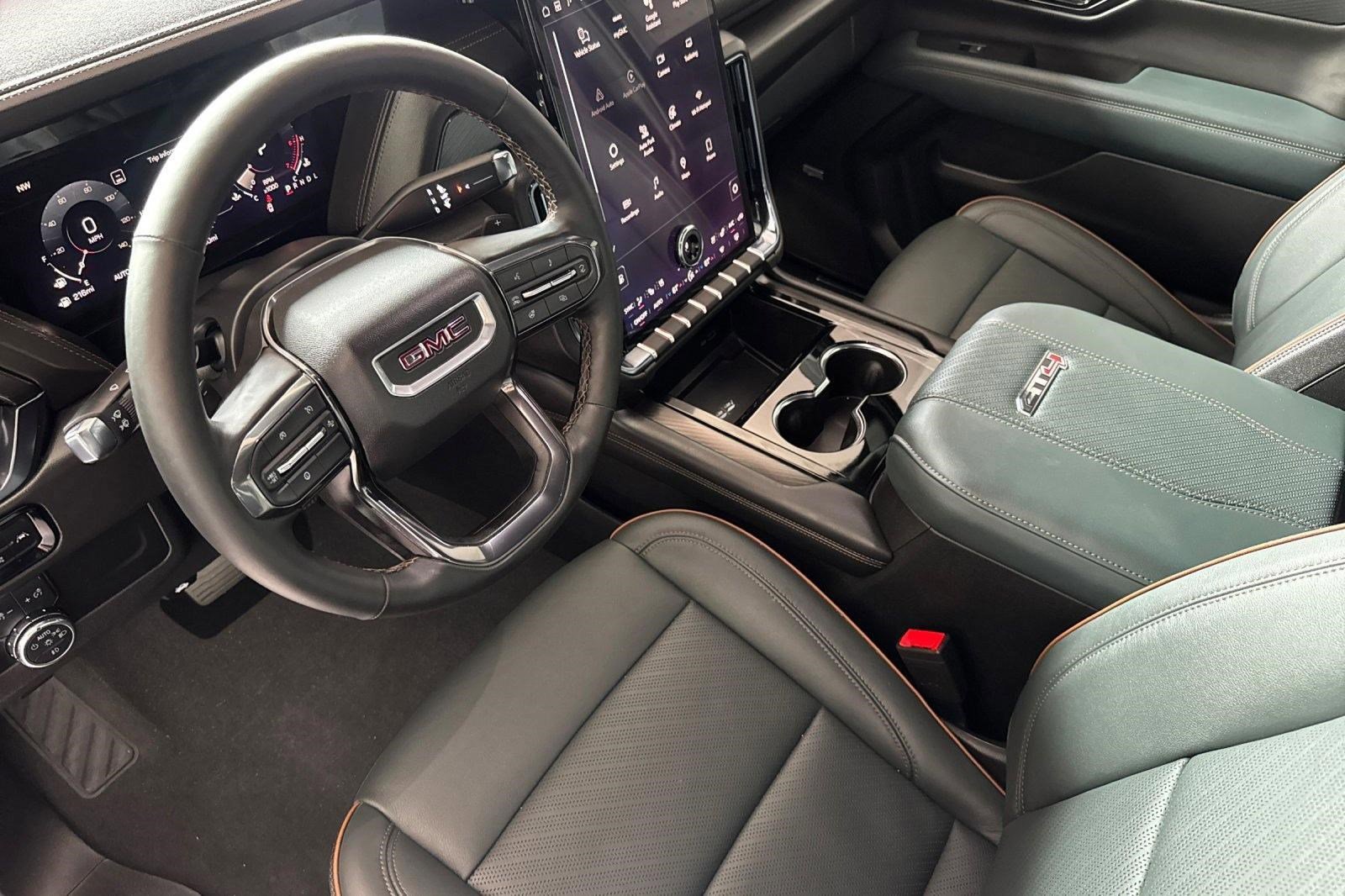 Used 2025 GMC Yukon AT4 AWD/4WD image 4