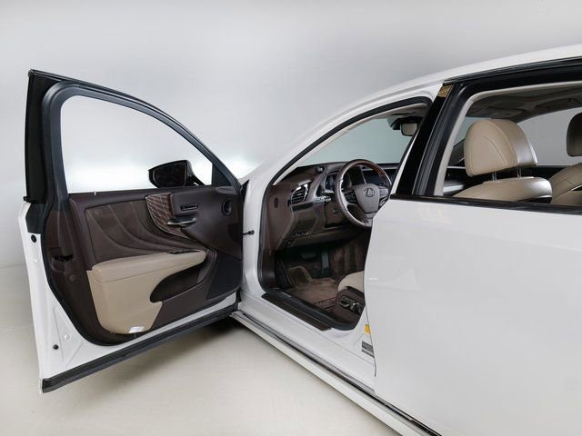 Used 2019 Lexus LS 500 AWD w/ Interior Upgrade Package image 30