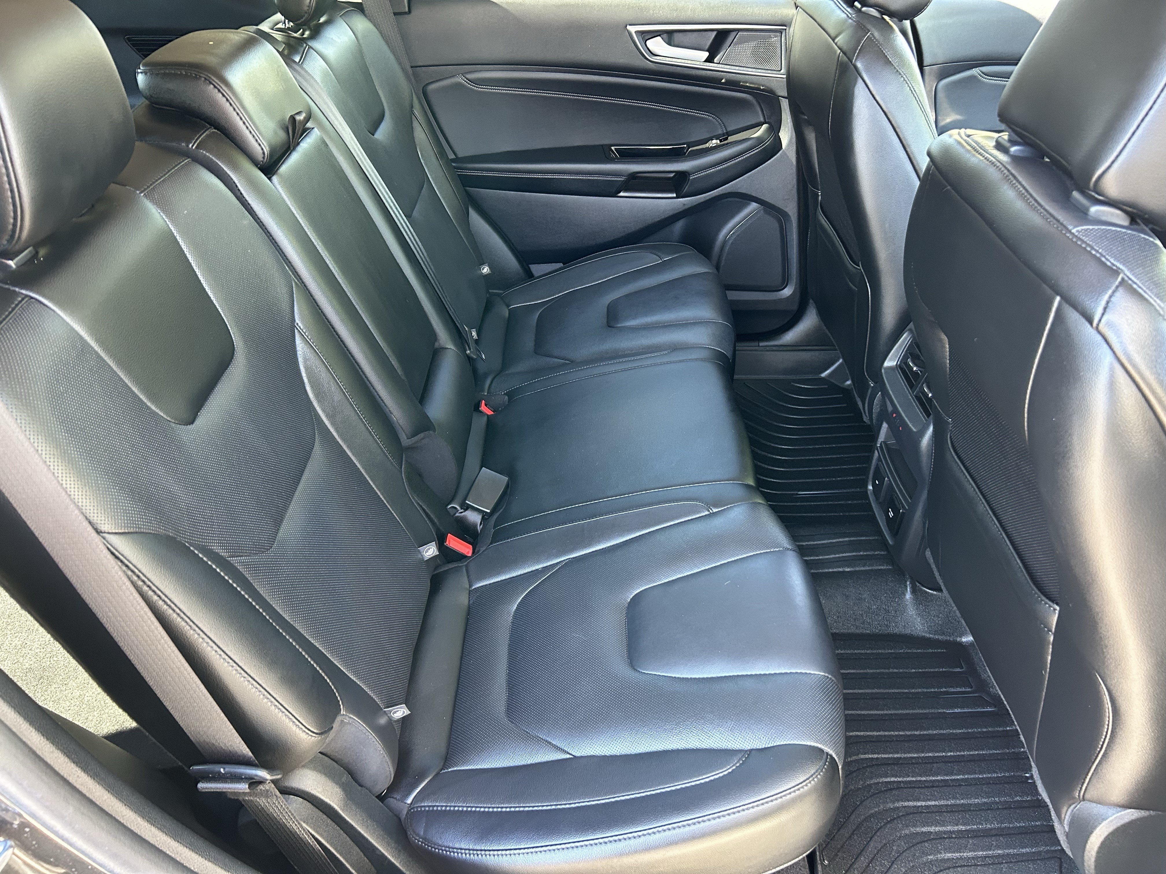 Used 2020 Ford Edge Titanium w/ Equipment Group 301A AWD/4WD image 11