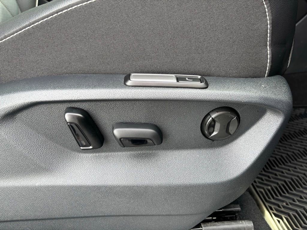 Used 2025 Volkswagen Atlas Cross Sport SEL Premium R-Line AWD/4WD image 25