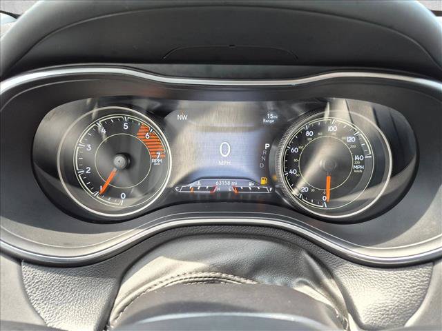 Used 2019 Jeep Cherokee Overland w/ Technology Group AWD/4WD image 12