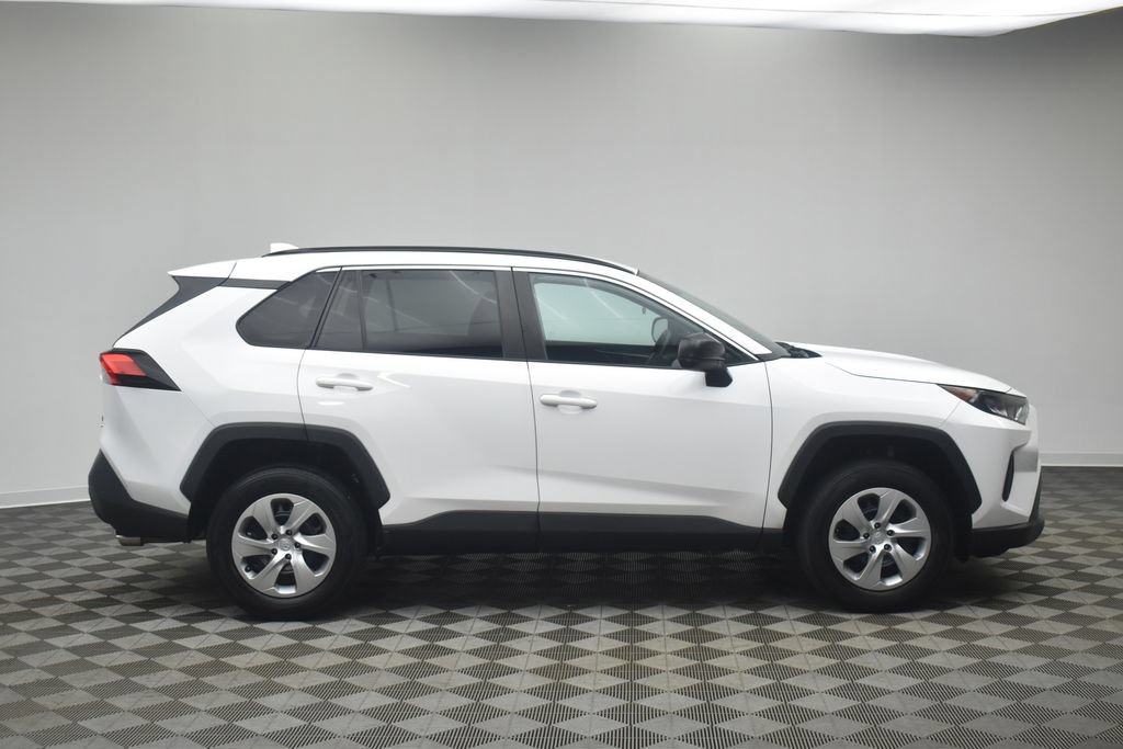 Used 2021 Toyota RAV4 LE AWD/4WD image 12